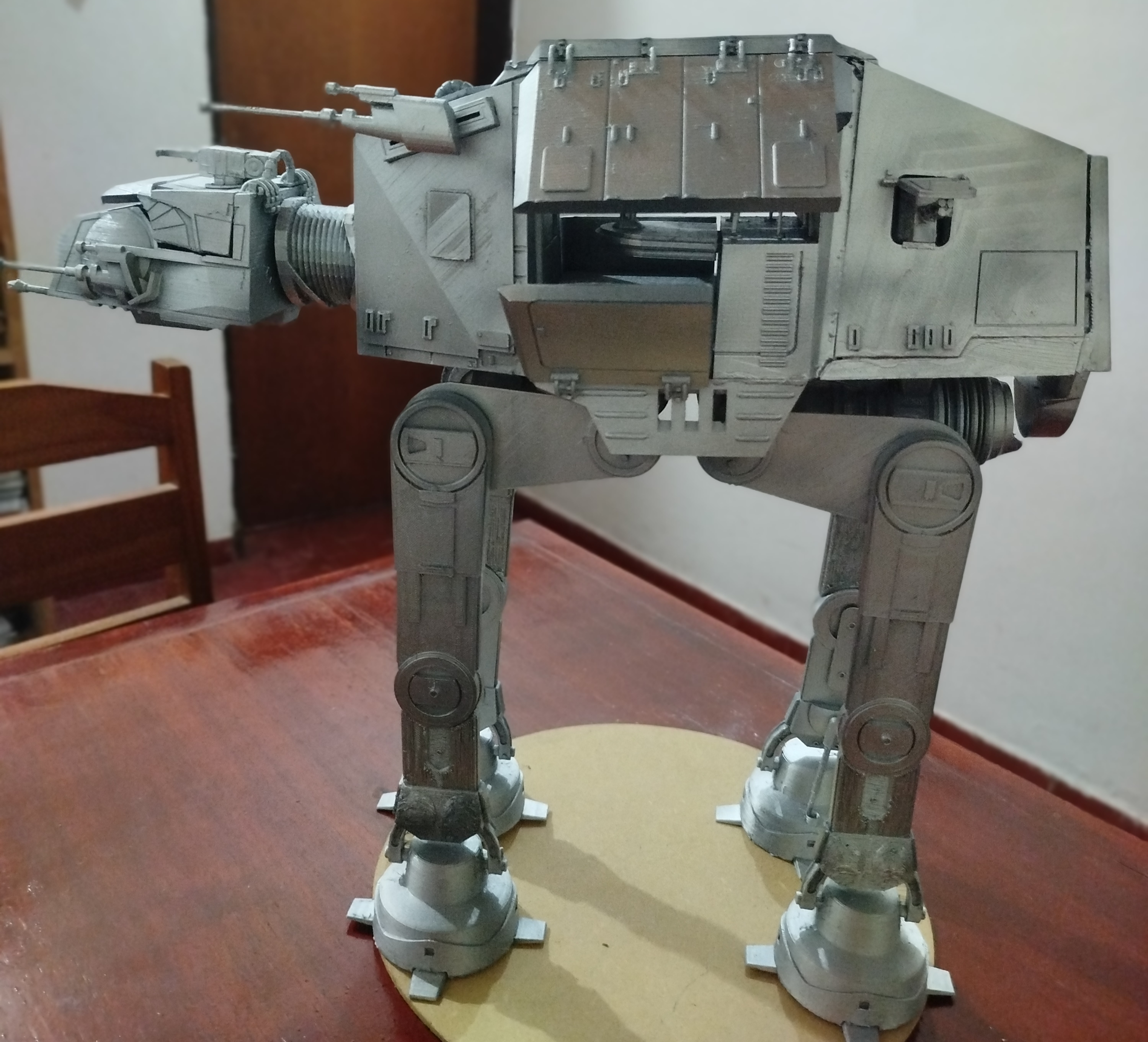 AT-AT Walker de Star Wars con detalles de panel y armas